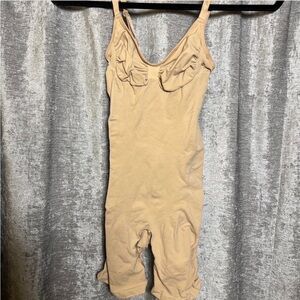 Skims Seamless Sculpt Mid
Thigh Bodysuit